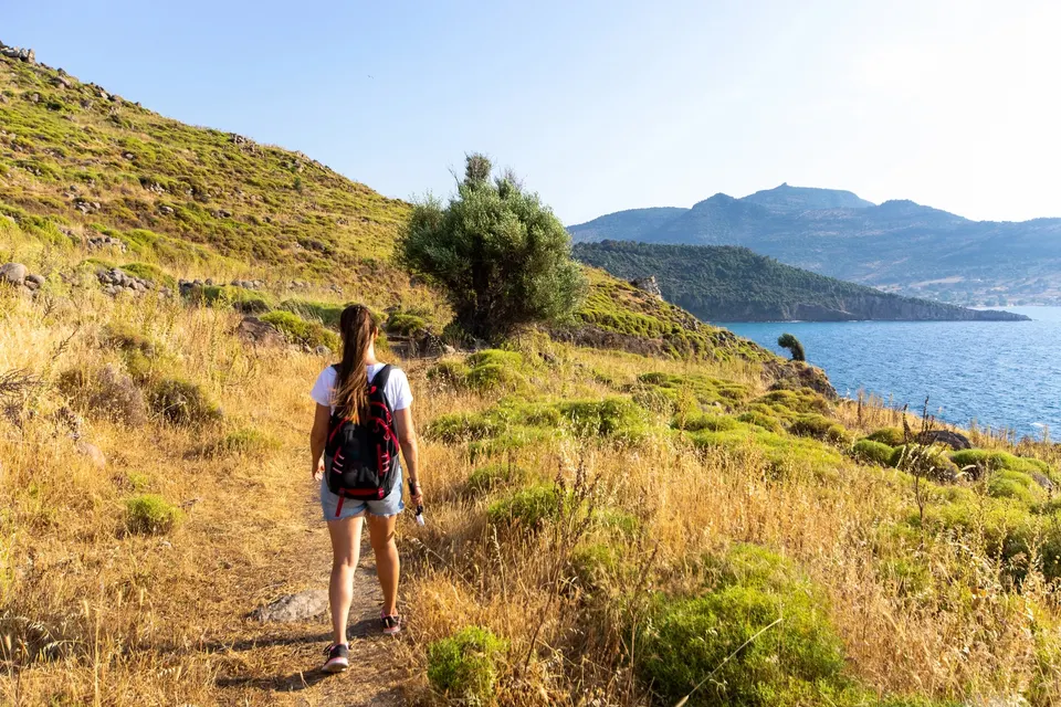 Kyststi langs havet på nordkysten af Lesbos