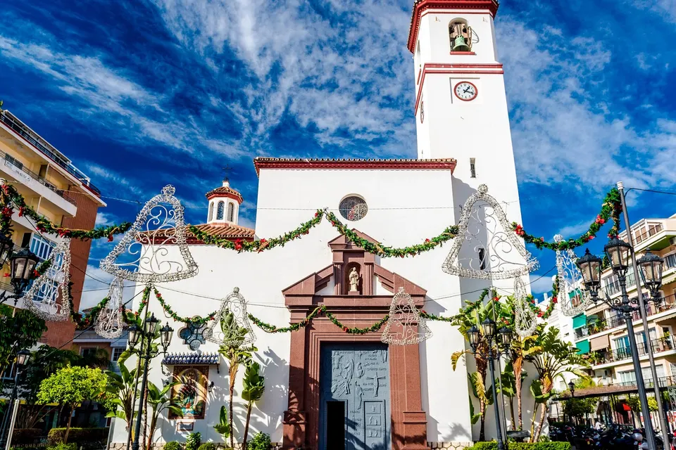 Kirken Nuestra Señora del Rosario på Plaza de la Constitución i Fuengirola